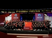 开云体育直播-球队齐聚赛场，展现团队精神争夺胜利