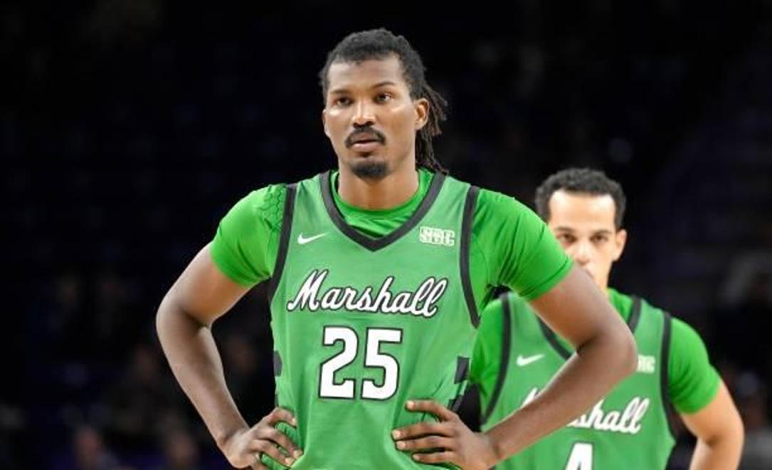 马刺爆冷尼日利亚男篮，米切尔制霸全场