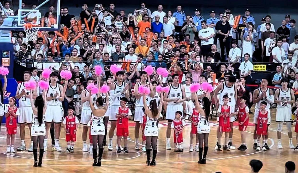 关于掘金血洗西班牙男篮,波特三分雨点燃全场的信息 关于掘金血洗西班牙男篮,波特三分雨点燃全场的信息