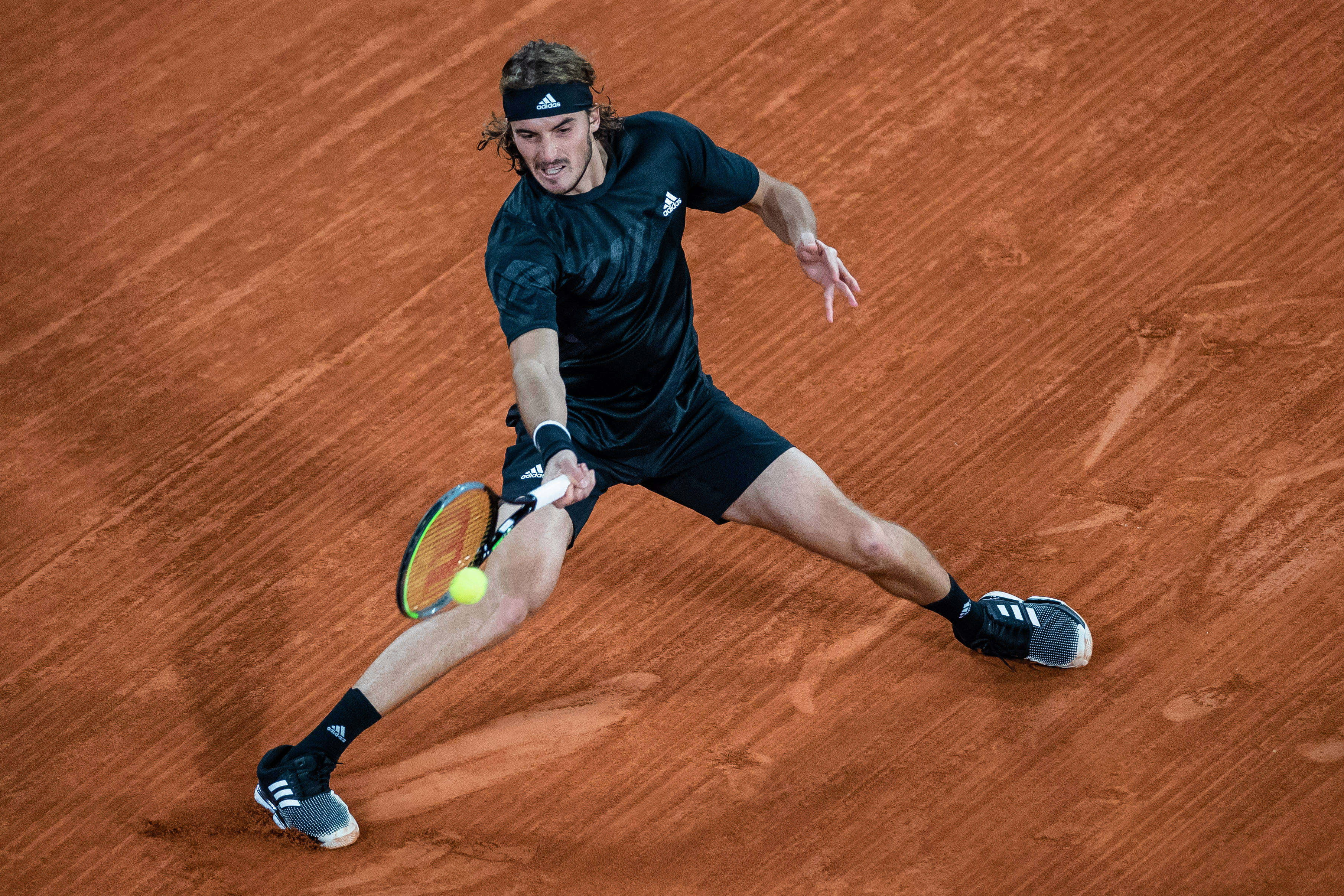 西班牙网球队力克美国网球队,西西帕斯送出助攻的简单介绍 西班牙网球队力克美国网球队,西西帕斯送出助攻的简单介绍