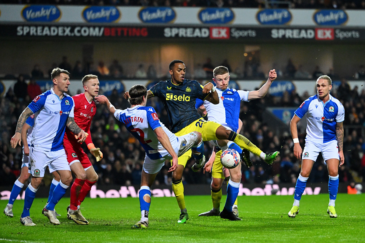 斯图加特主场惨败,遭遇四连败 斯图加特主场惨败,遭遇四连败