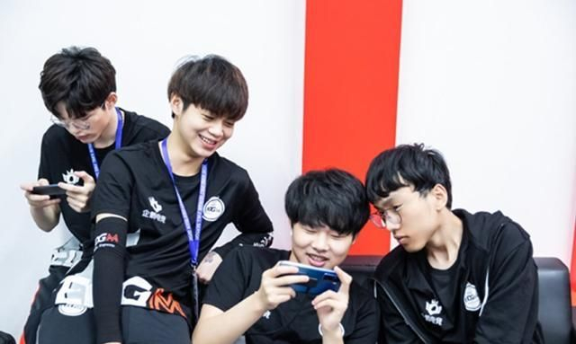 关于猛龙稳坐胜券：对决人取得胜利的信息