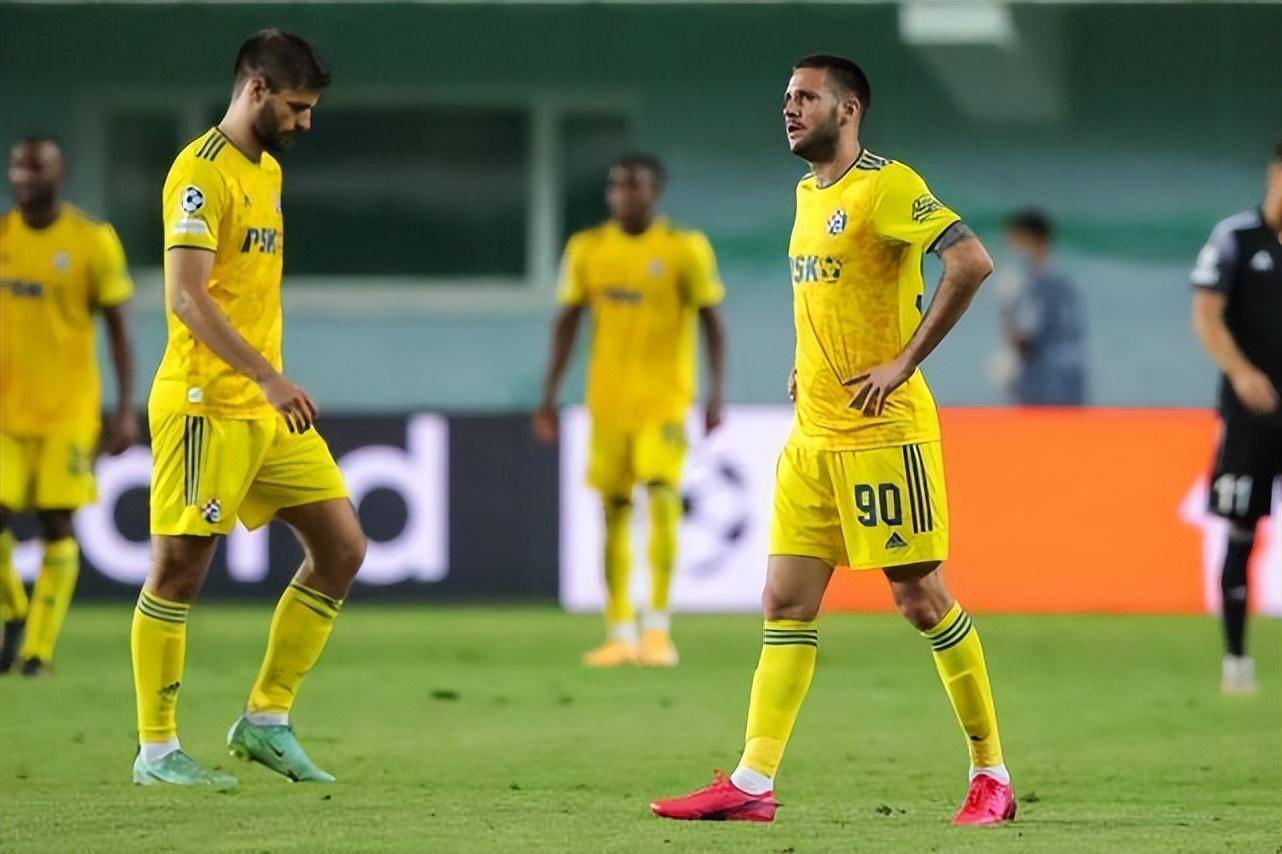 关于上海球队表现出色，小组赛轻松取胜的信息