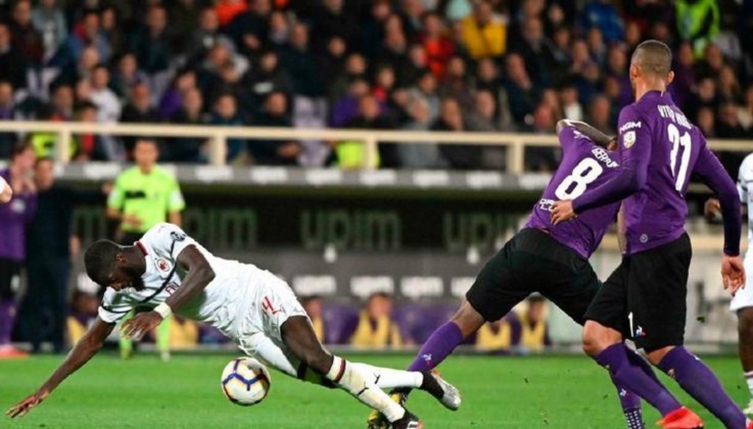 包含佛罗伦萨队逼平对手，积极表现的词条