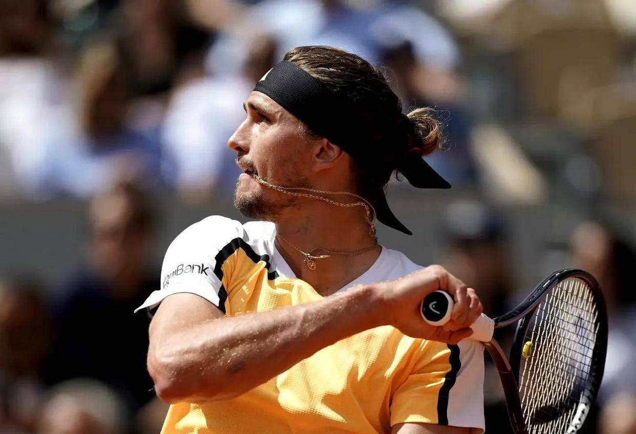 西班牙网球队逆转世界网球队，兹维列夫高光表现的简单介绍