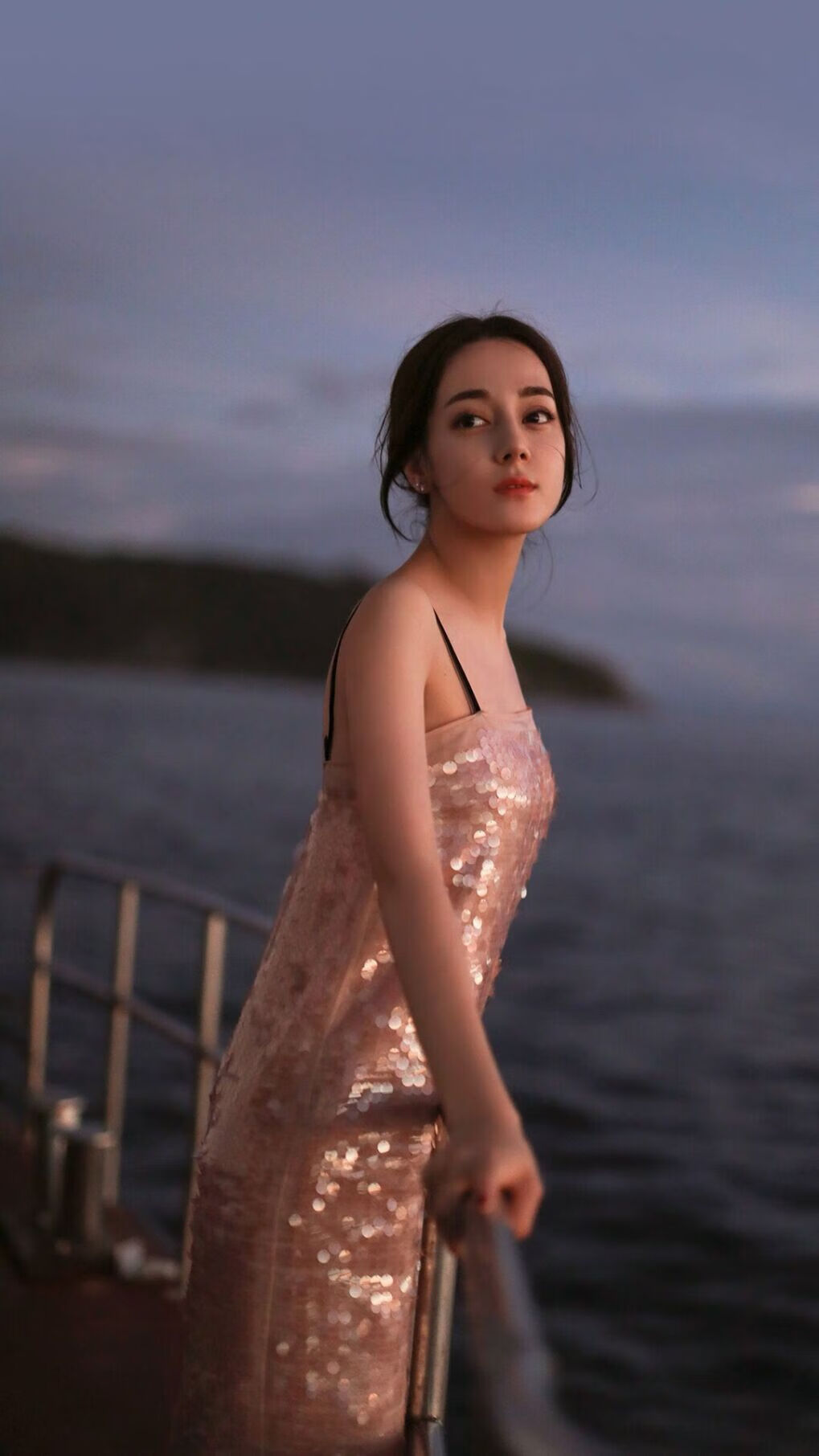 东方新锐对决西方劲旅，深圳队斩落篮网，锡安成关键先生引爆跨洋篮球热