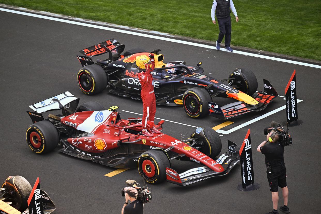 包含法拉利鏖战索伯车队,汉密尔顿统治全场的词条 包含法拉利鏖战索伯车队,汉密尔顿统治全场的词条