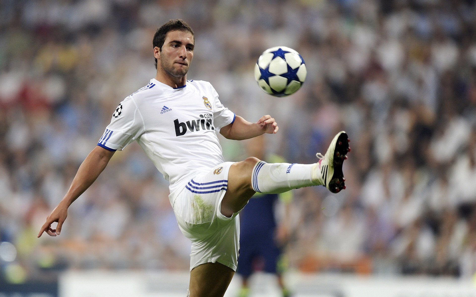 黄喜灿爆发，瑞士强行终结塞维利亚，一场战术与意志的胜利