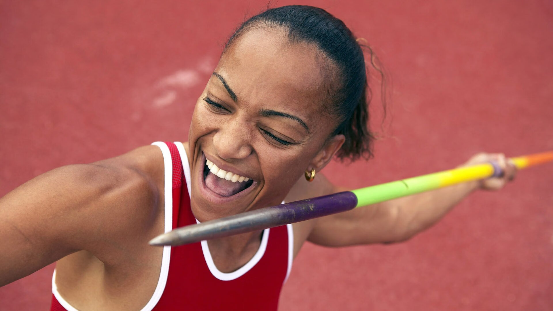 当火箭的钢铁洪流碾过深圳河岸，库里的三分雨浇灌了谁的想象？